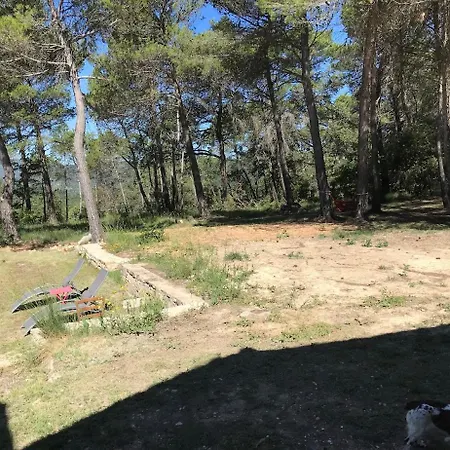 펜션 De L'embuissonnade Montfuron