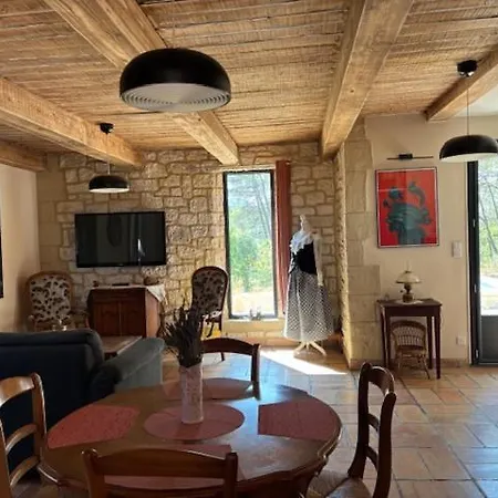 펜션 De L'embuissonnade Montfuron